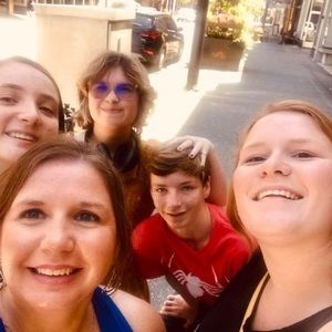 Meet your Posher, Caitlin